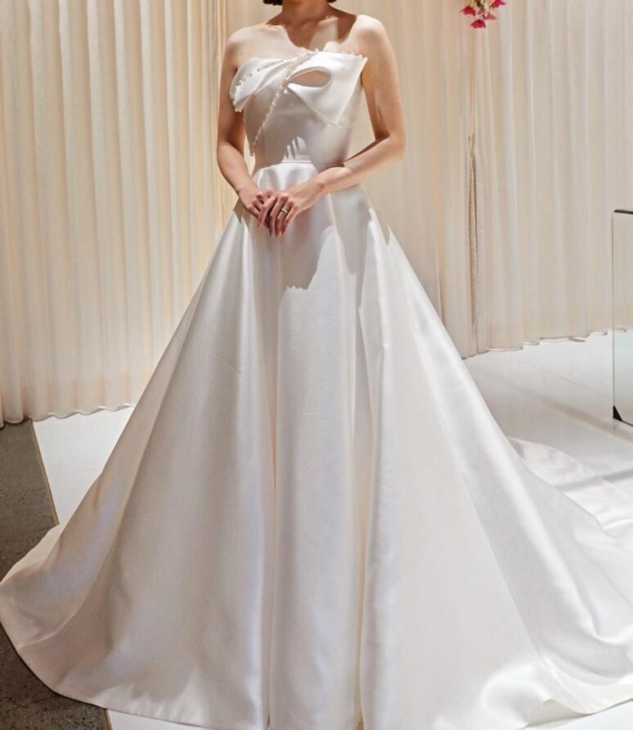 ウェディングドレス パール ベアトップ 光沢サテン 披露宴/結婚式 オフ 