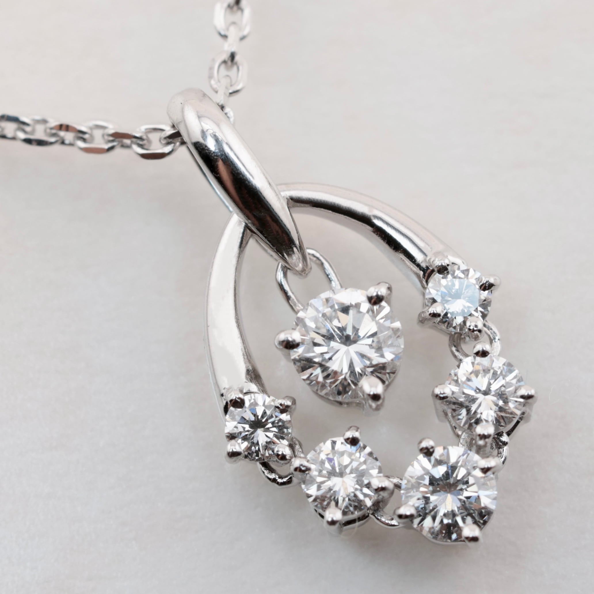 Pt モニッケンダム ダイヤモンド 0.66ct ネックレス 英国 プラチナ 