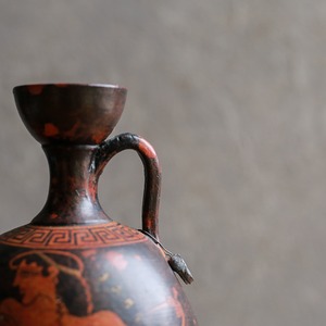 ギリシャからやってきた、個性的なフラワーベース 16