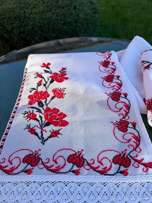 ウクライナ伝統手刺繍祭具タオル「ルシニク」