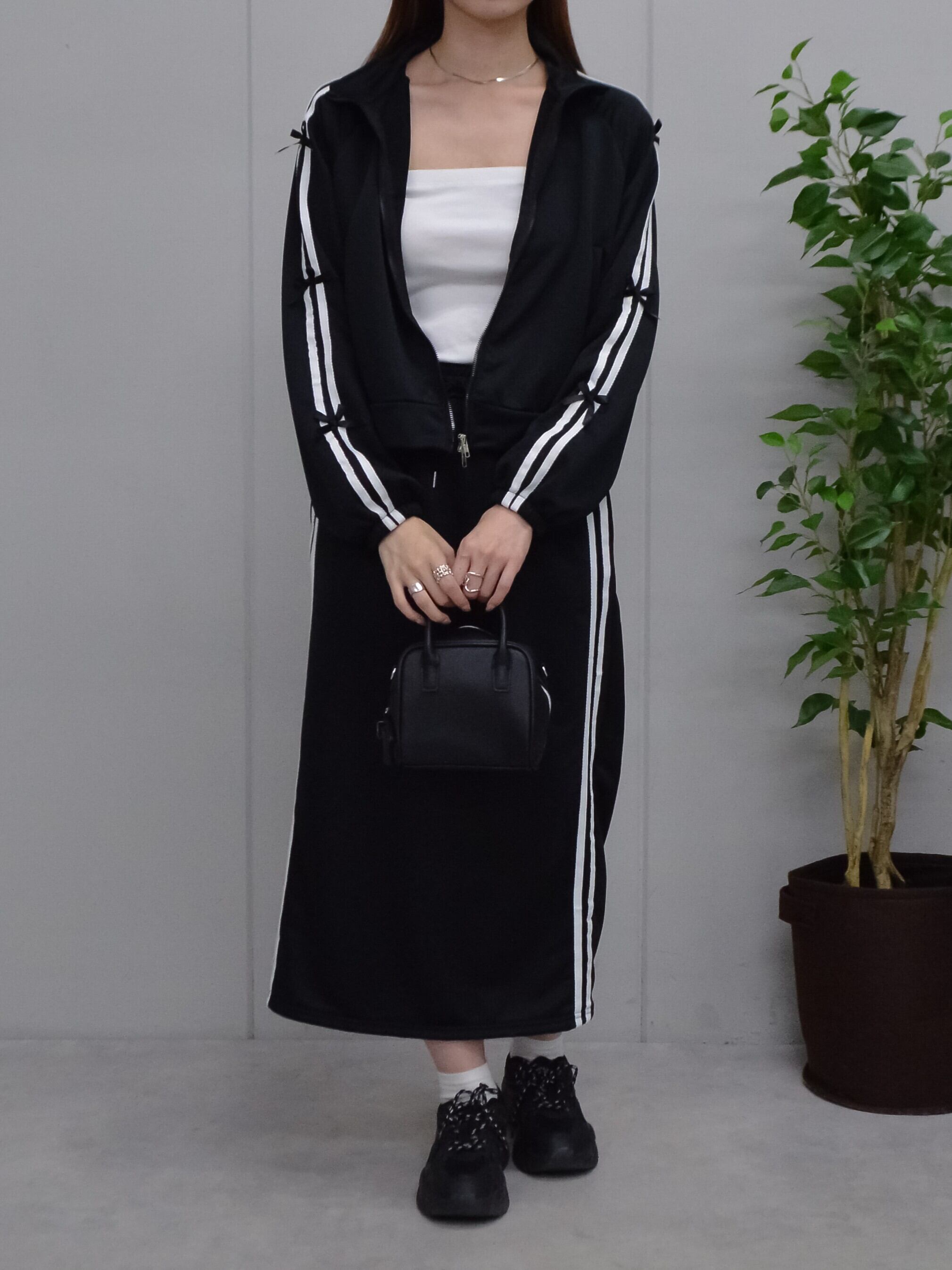 930218 リボン付きラインスウェットセットアップ | &soiree アンドソワレ