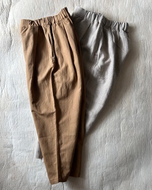 クロップドパンツ