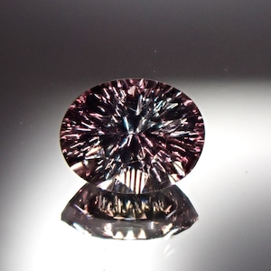 【Radiant Kiriko Cut™️】薄明かりの紅灰　0.64ct 天然バイカラーサファイア