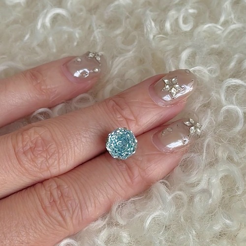 Lola氷ローズの花言葉ピアス