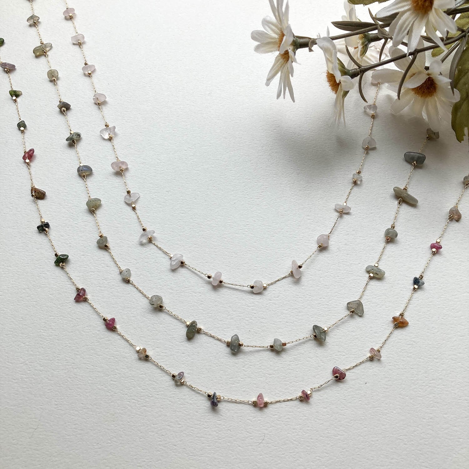 再入荷〉小さなさざれ天然石と四角ビーズのチェーン（10cm〜） | Dua