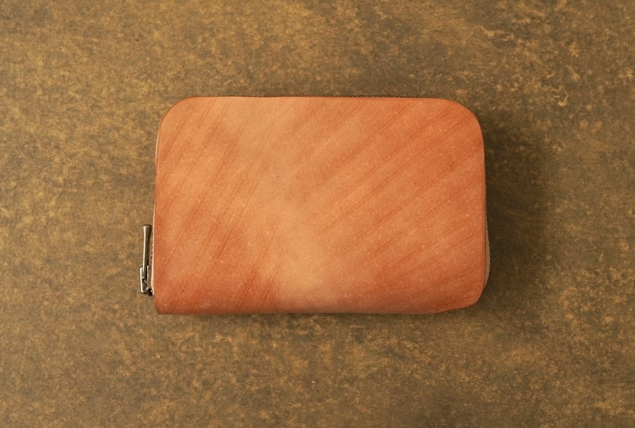 NAGI round zip wallet MID コードヴァン ナチュラル | una