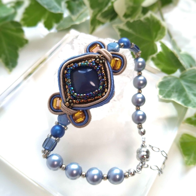 【ブレスレット】脱着ストレスフリー!エスニックでラピスのような雰囲気が素敵なソウタシエの個性的なブレスレット 日高真理子先生作