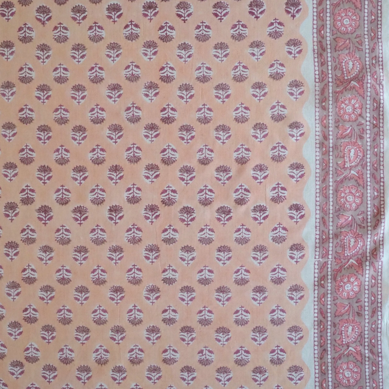 ブロックプリント生地【50cm単位】インド綿  片耳デザイン付き 小花柄 コーラルピンク×ブラウン #51314-PK3