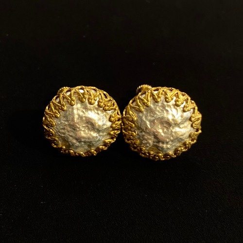 Bumpy pearl round earrings