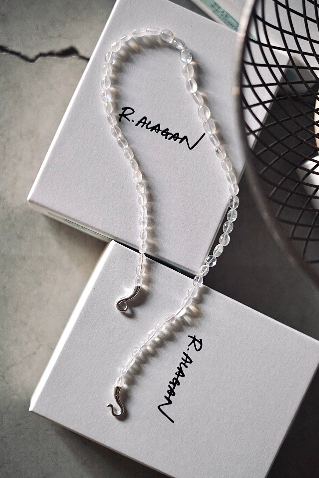 R.ALAGAN / SHOKA COLLAR OVAL MOONSTONE (SILVER) | JUQUI Online