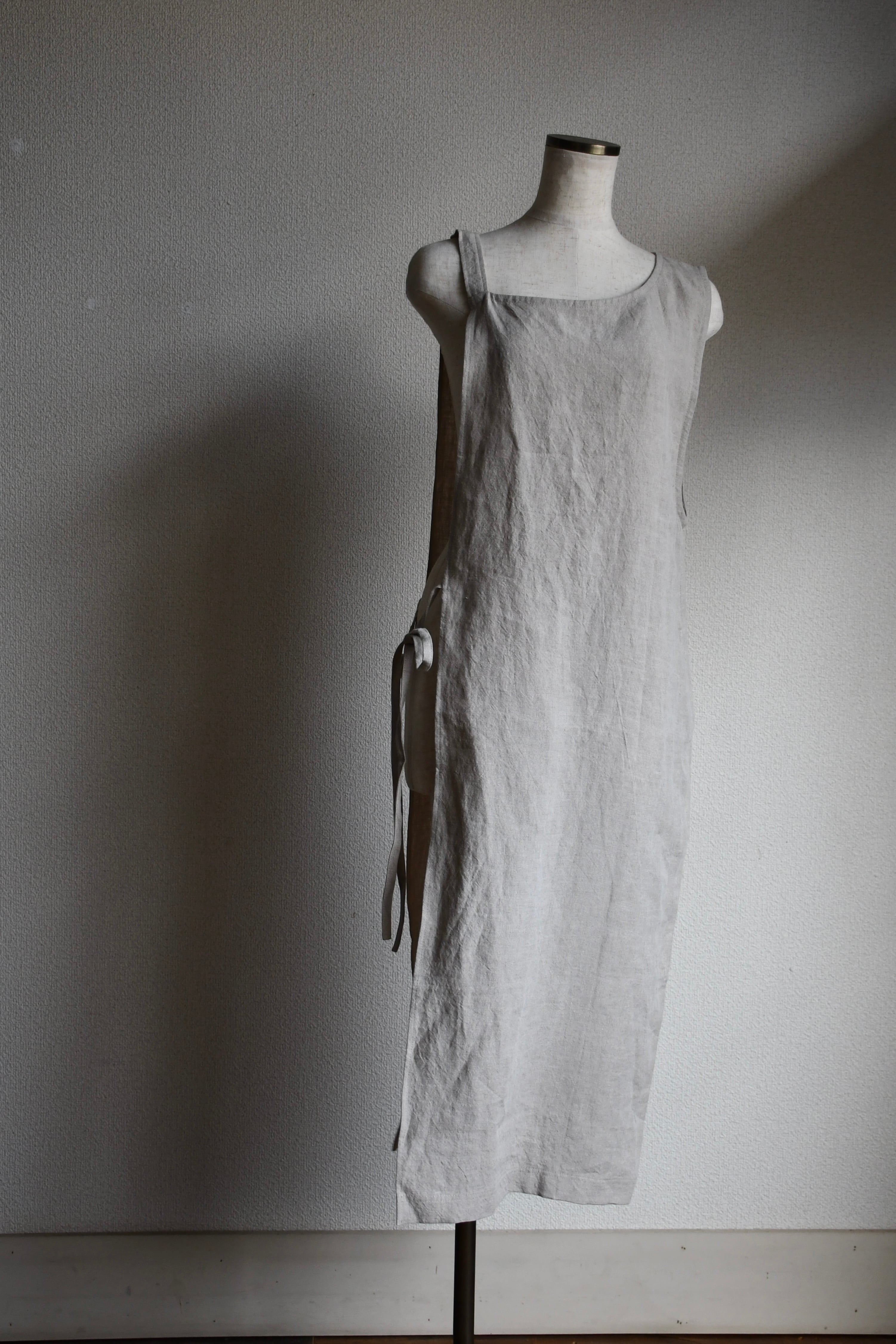 asymmetry apron op col:生成り