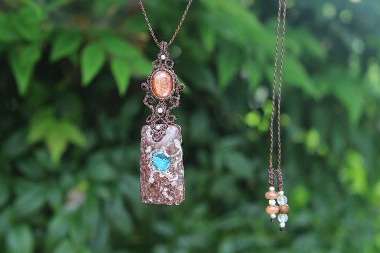 Cavansite & Sunstone micro macrame pendant