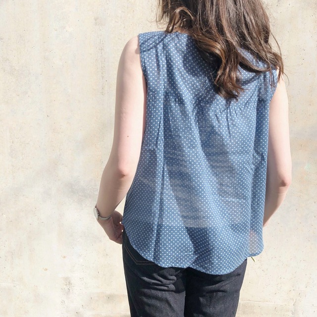 【綿100%】大人可愛い 花柄ノースリーブ｜ネイビー｜画像3