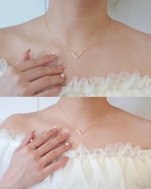 pearl v necklace