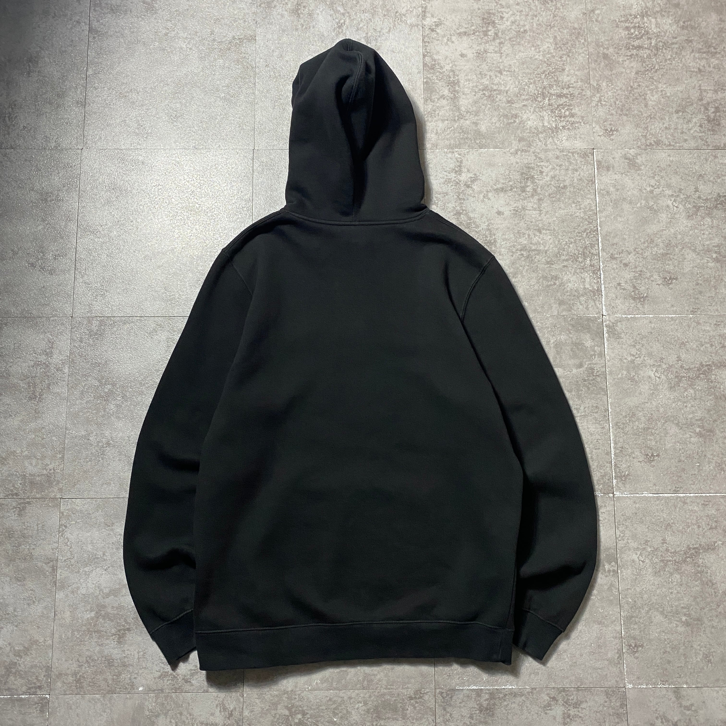 stussy design ステューシー センター刺繍ロゴ ブラック 黒 スウェット
