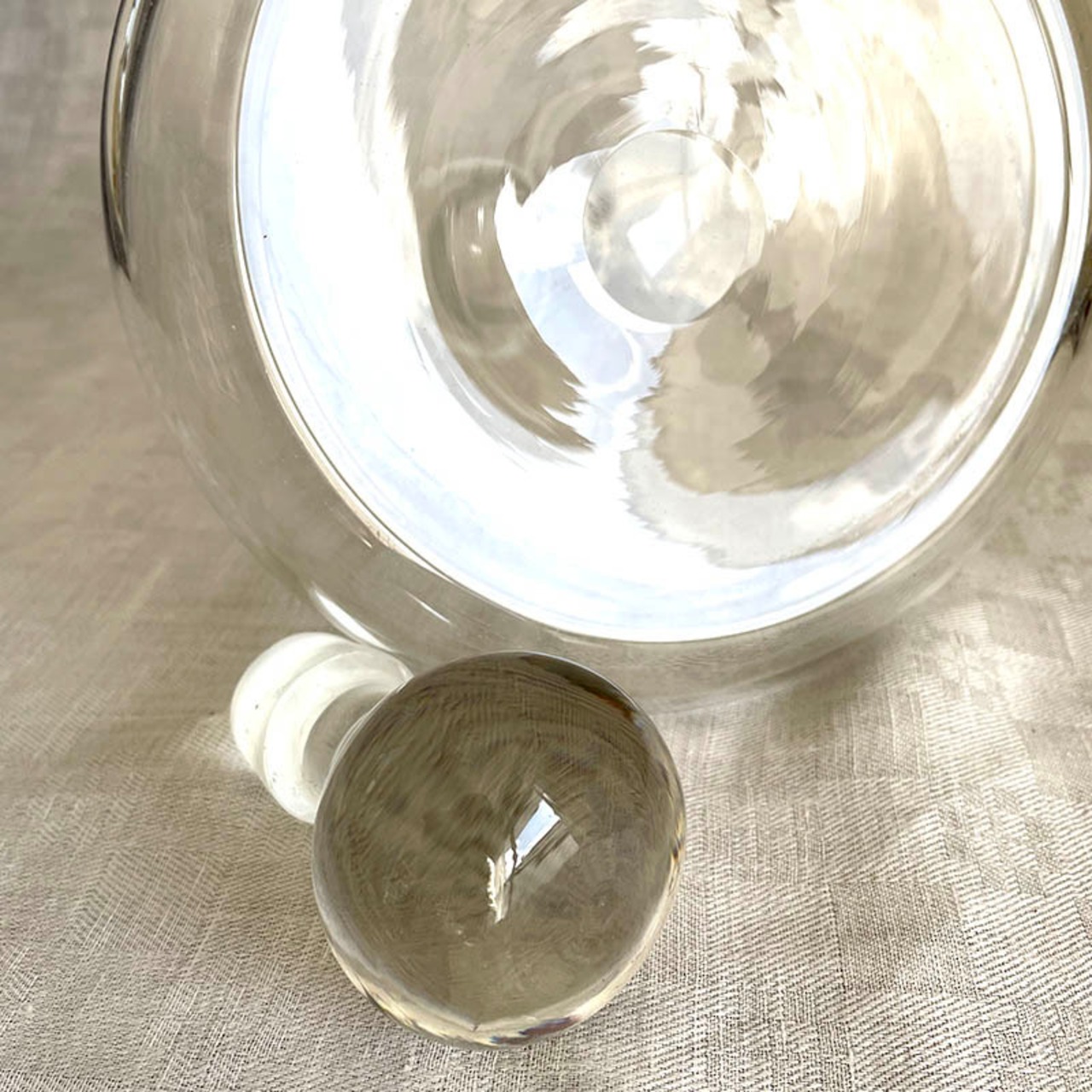 リカーデキャンタ 大きなガラス瓶 ワインディスペンサー　ぶどうの彫り模様