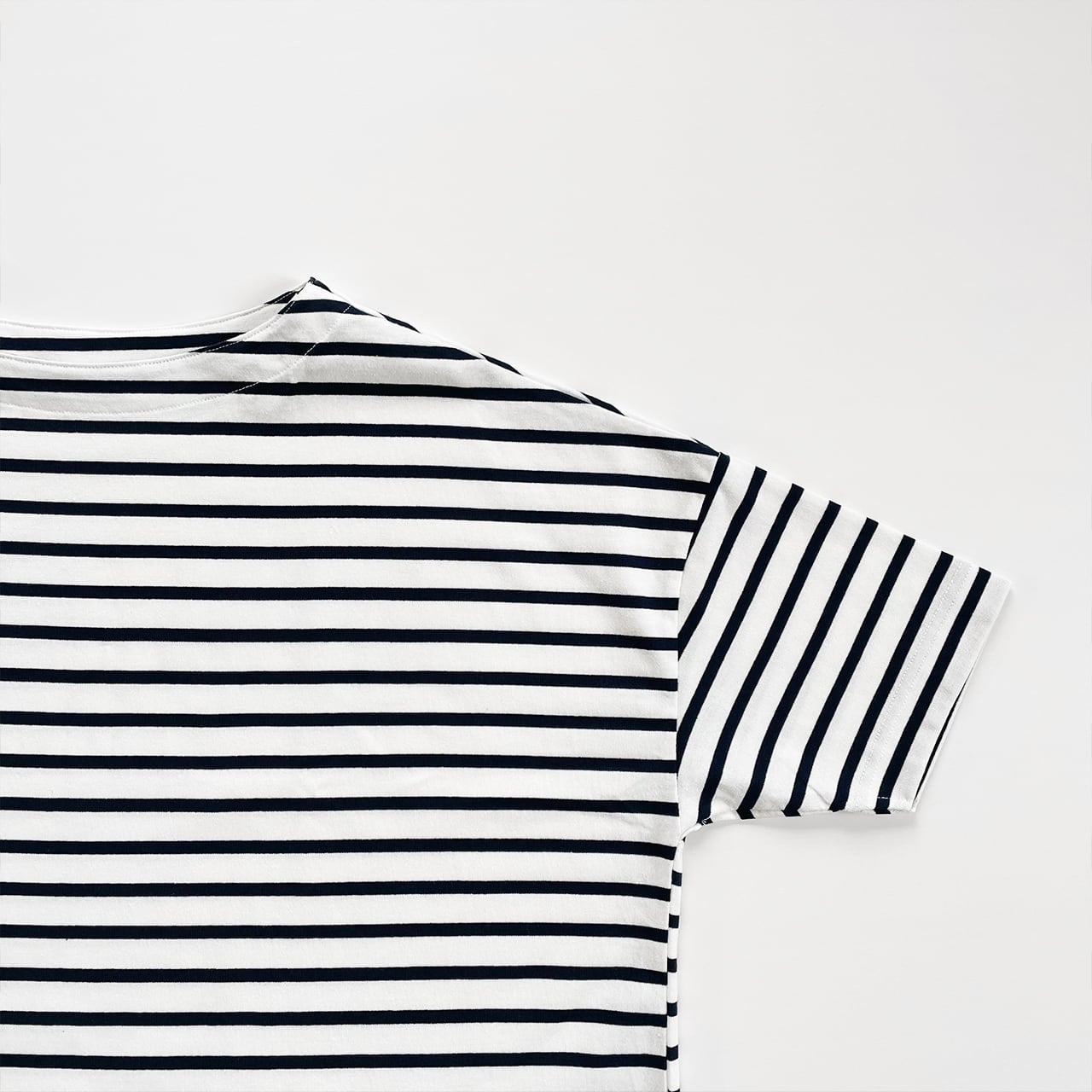 Border boat neck dress (off-white×navy)