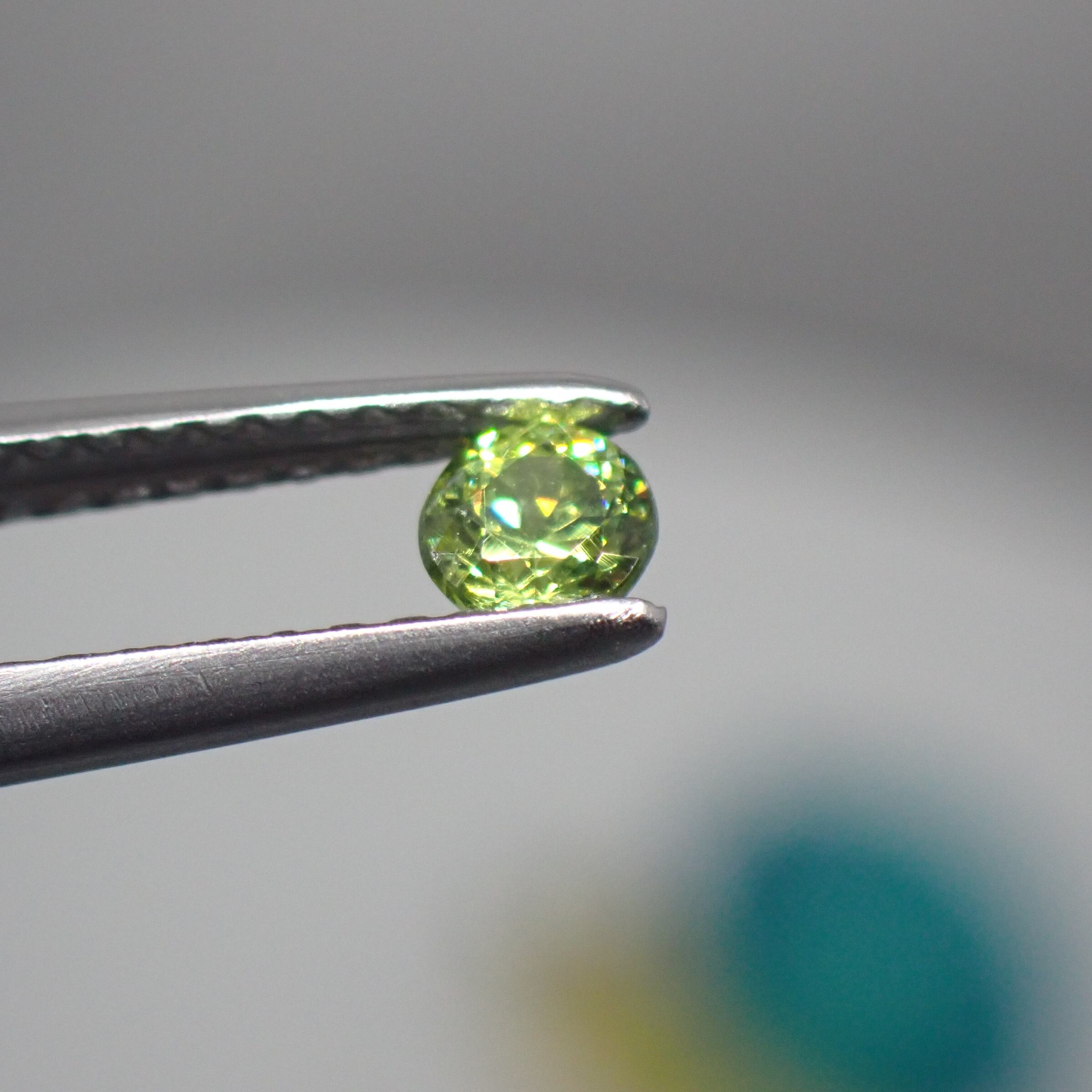 ファイア◎輝きが強いナミビア産デマントイドガーネット 0.206ct