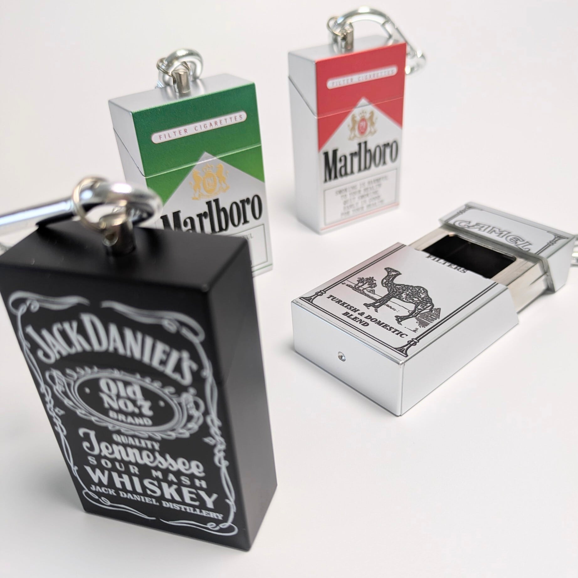 再入荷！【 Marlboro ( マールボロ )  / Jack Daniel's ( ジャックダニエル )】 Portable Ashtray / 携帯灰皿 / カラビナポータブルアシュトレイ　〚アメリカン雑貨 アメトイ〛