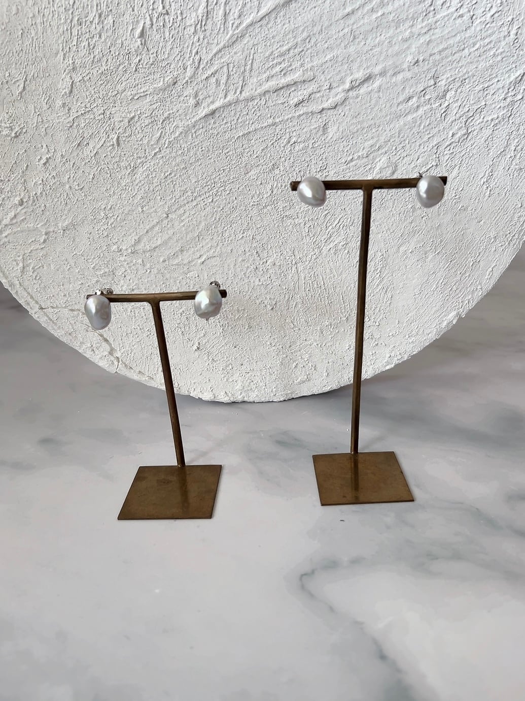 1527 シンプル✨️シルバーブラウンカラー　ケシパールピアス シルバーケシパールピアス・イヤリング | 上品なアクセサリー