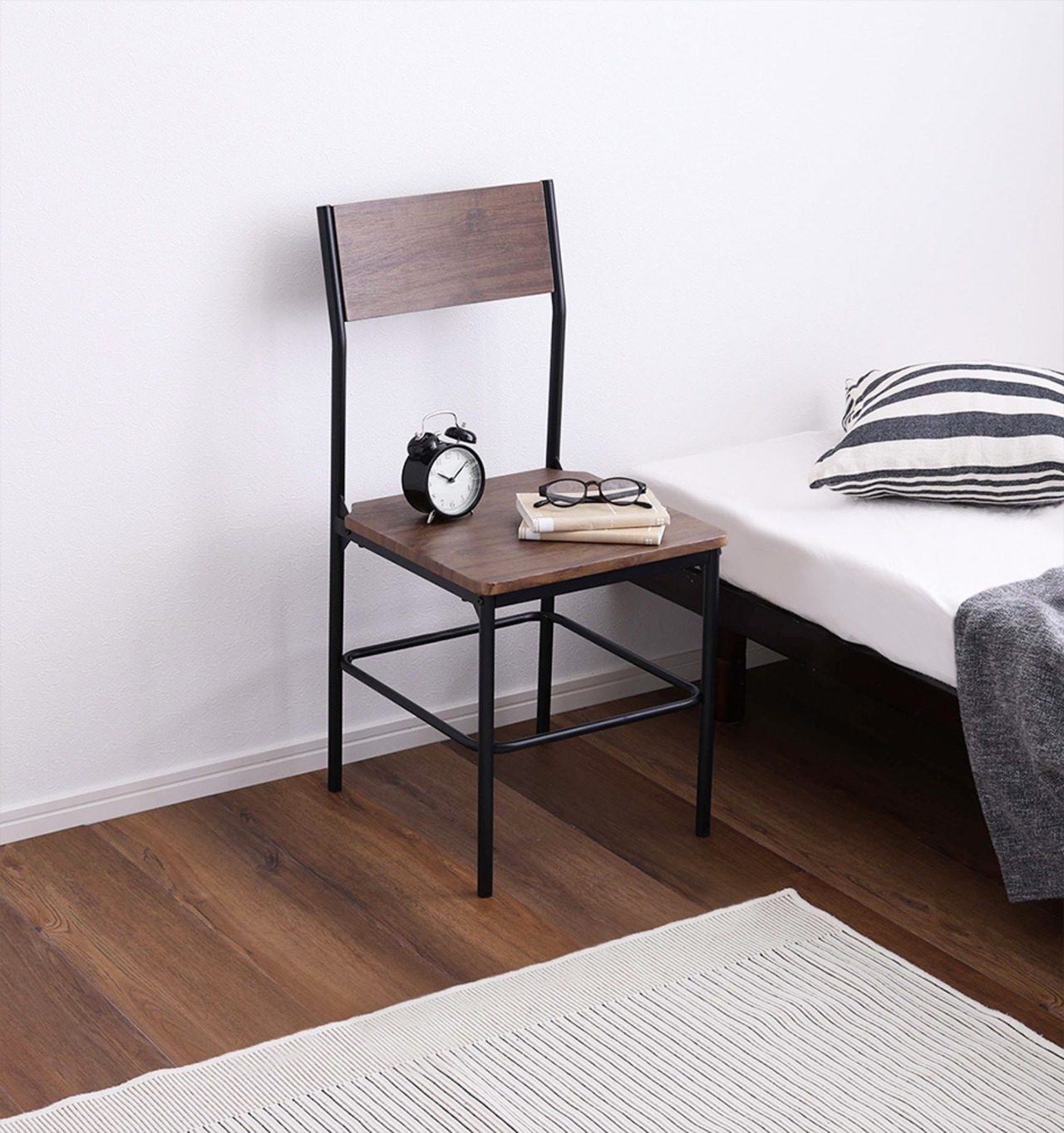 ヴィンテージ背もたれ付きチェア2脚セット