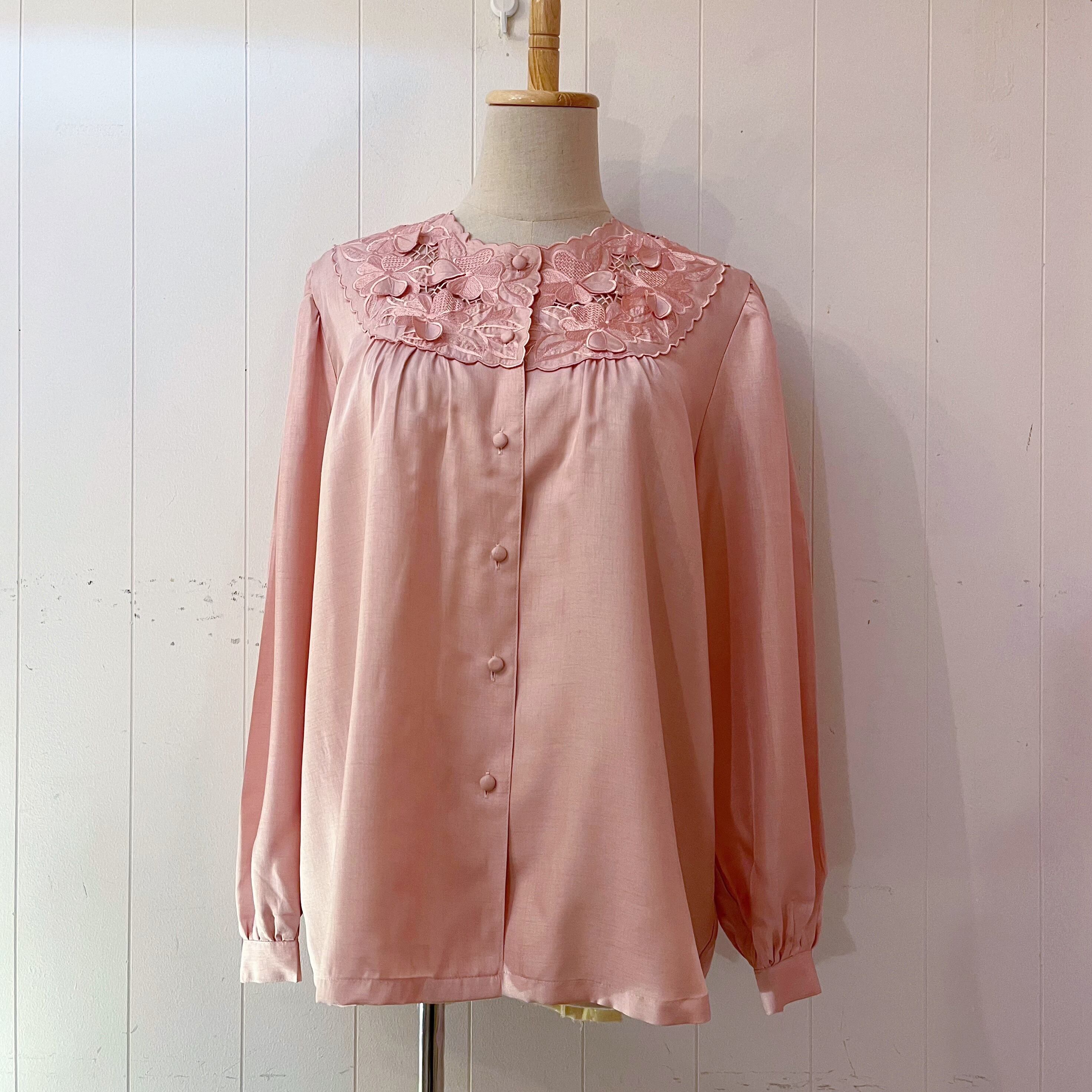flower embroidery pink blouse