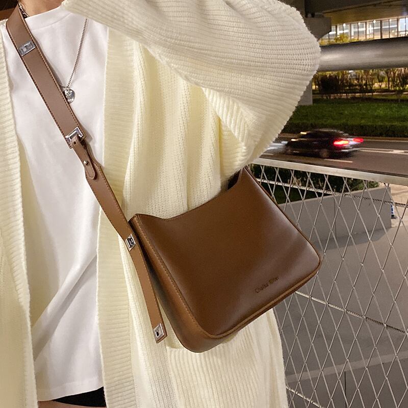 スタンダードオータム レトロ 秋物 メッセンジャーバッグ Tiancai_Wing_Bag90082973930