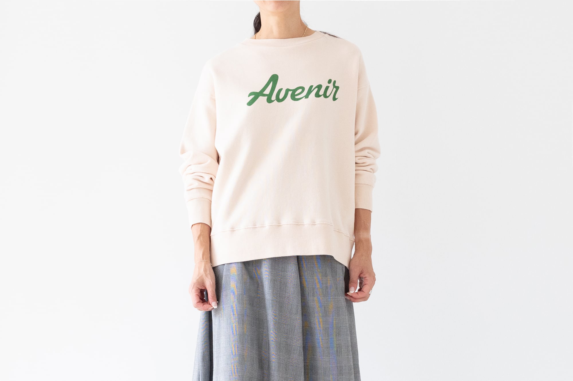 裏微起毛 - クルーネックプリントスウェット  Avenir