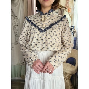 floral blouse