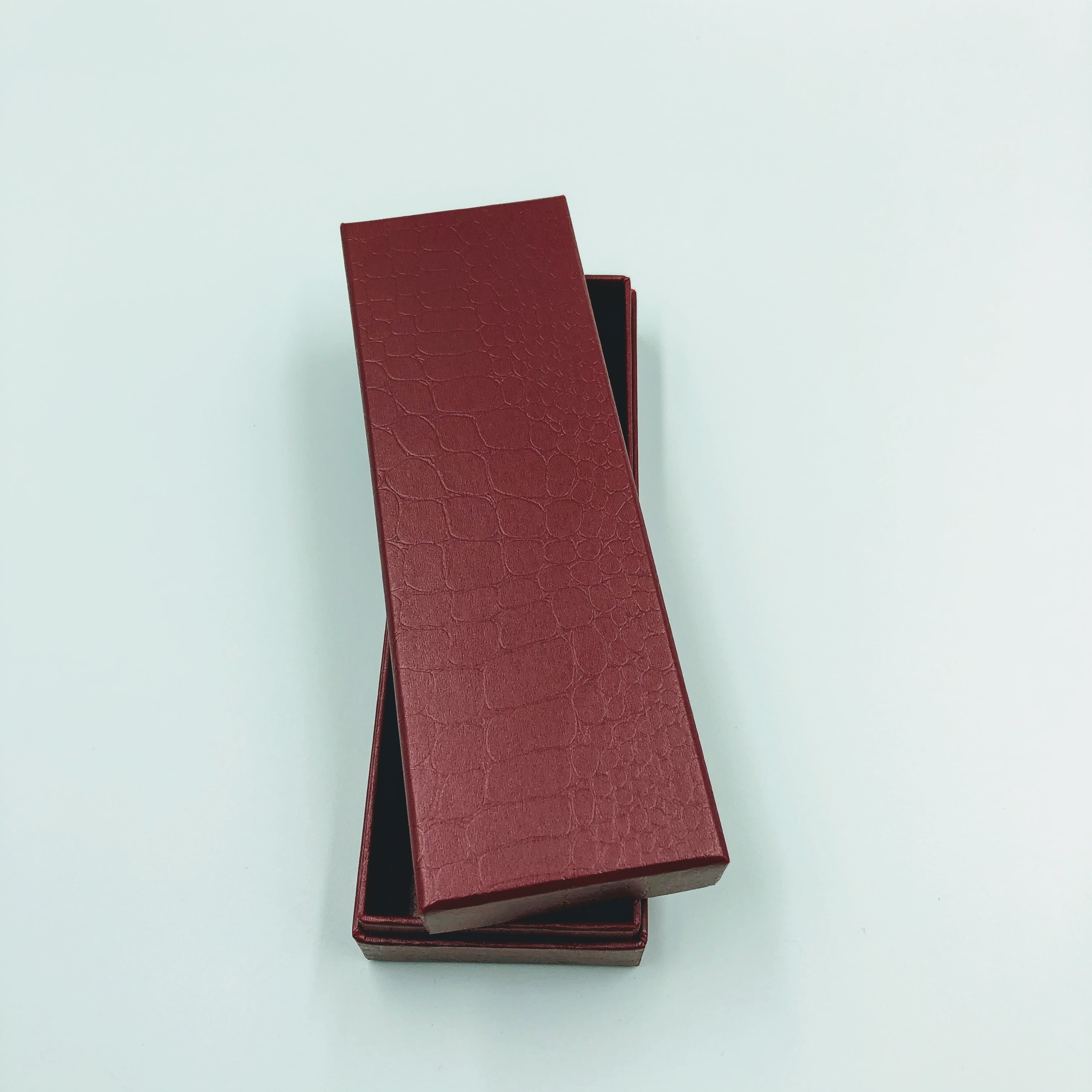 クロコ調のペンケース（ワインレッド） | 長谷川紙器工業所