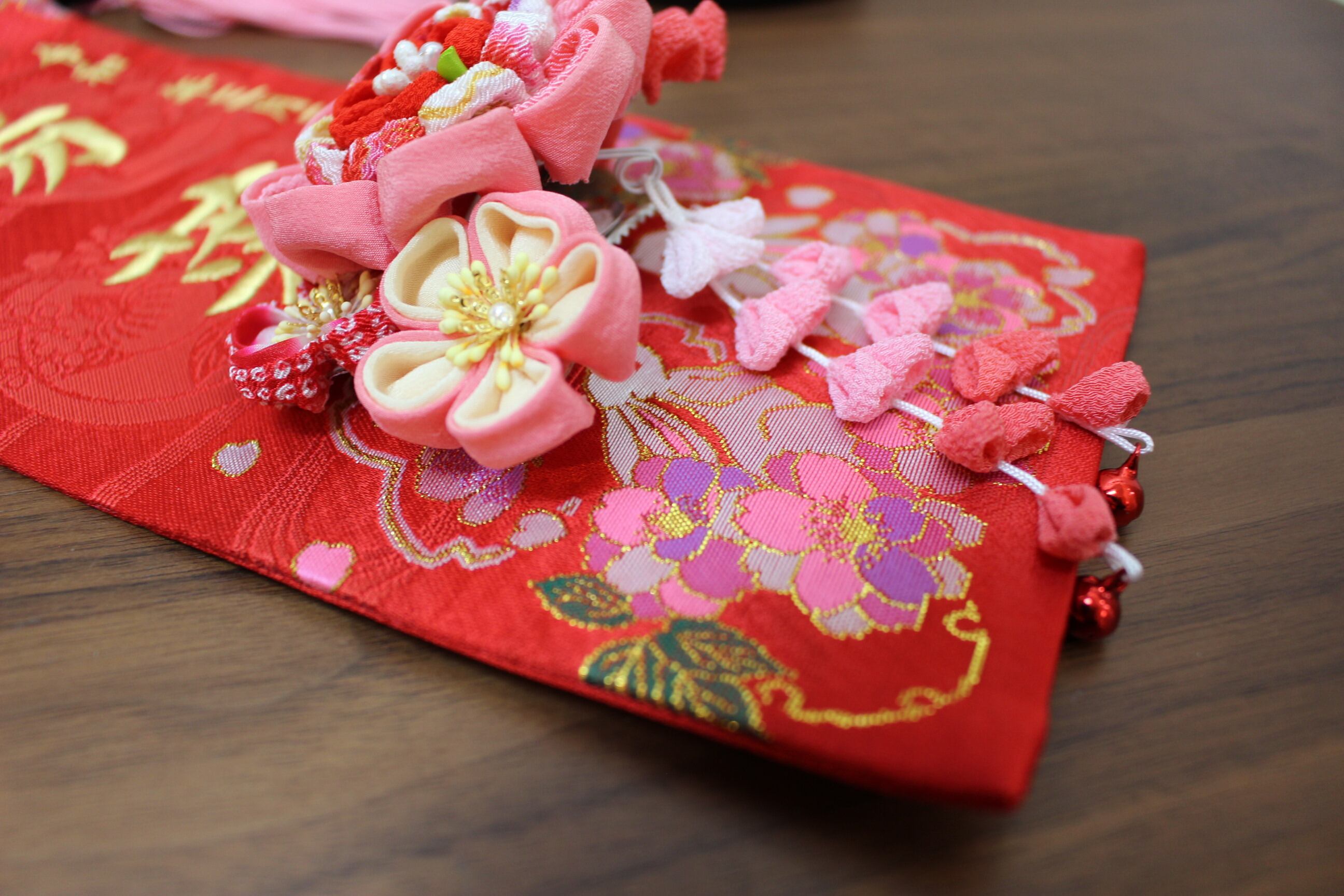 名前旗/花かんざし つまみ細工髪飾り付 赤・ピンク | SHIMADA DOLL