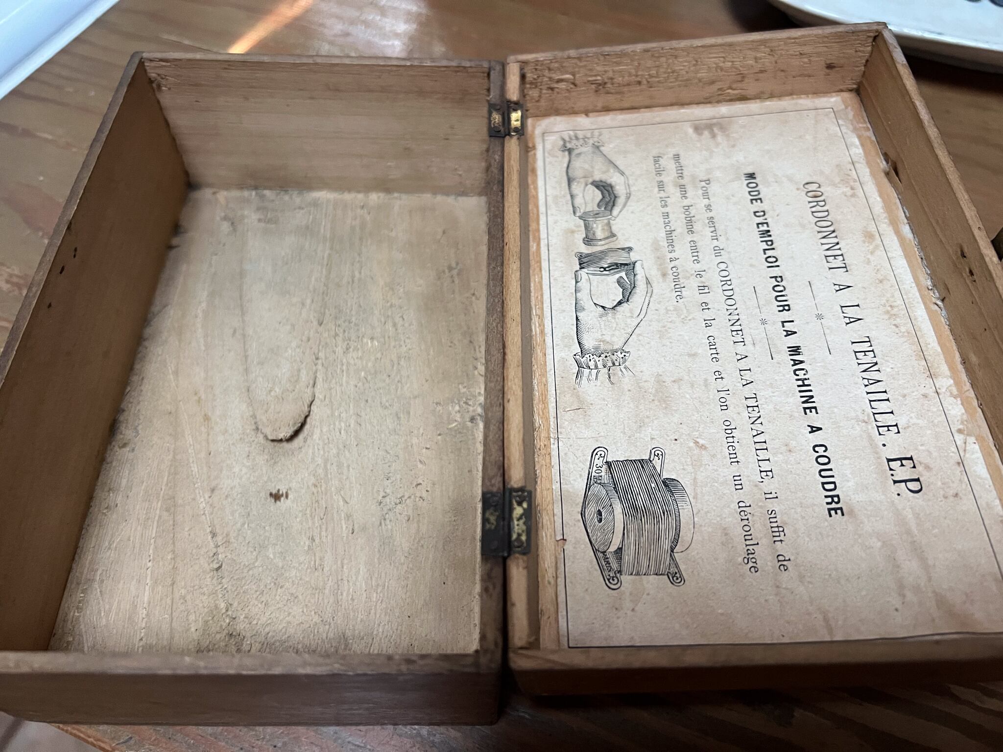 文字が入った木箱 フレンチアンティーク