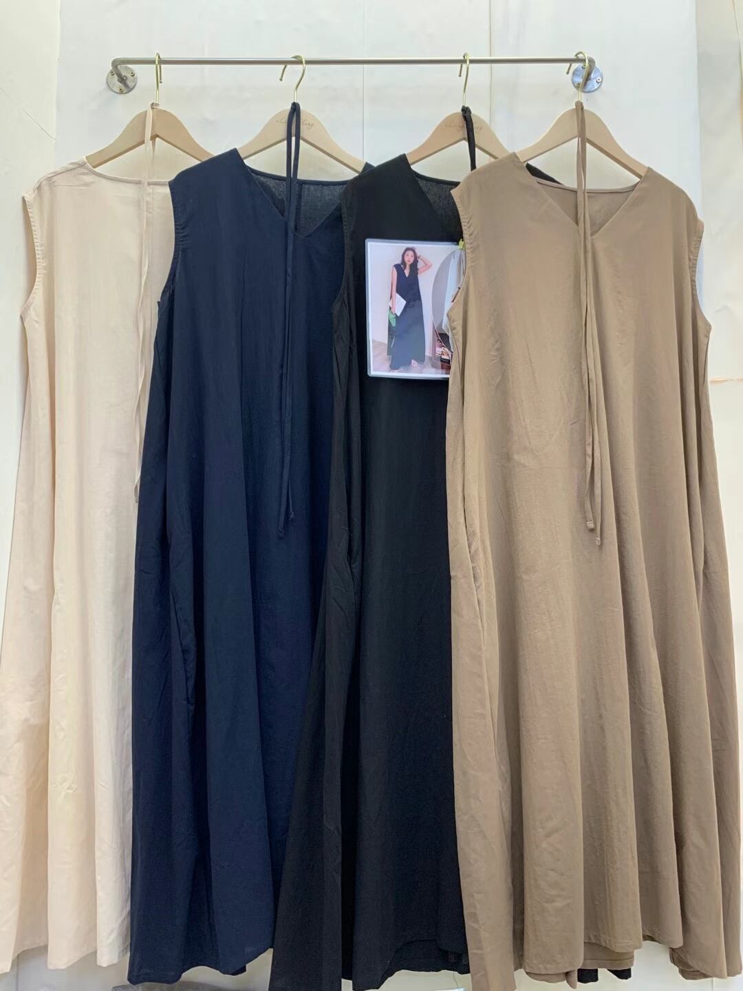 Vネック コットンボリュームワンピース　AJ22263-6805