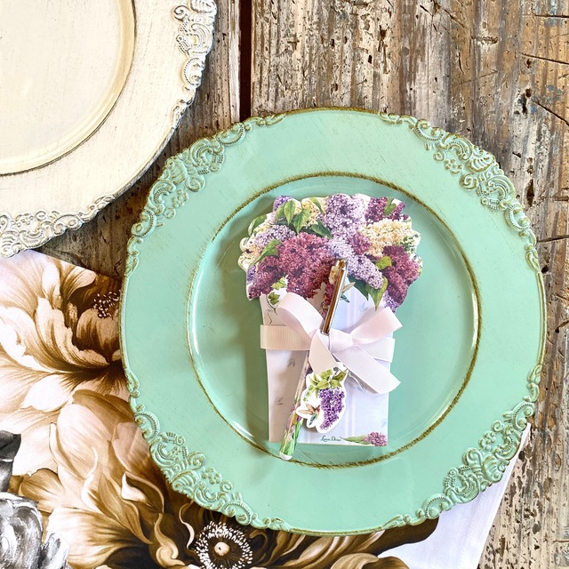 デコラティブモチーフのプレート型フラワーベース　B