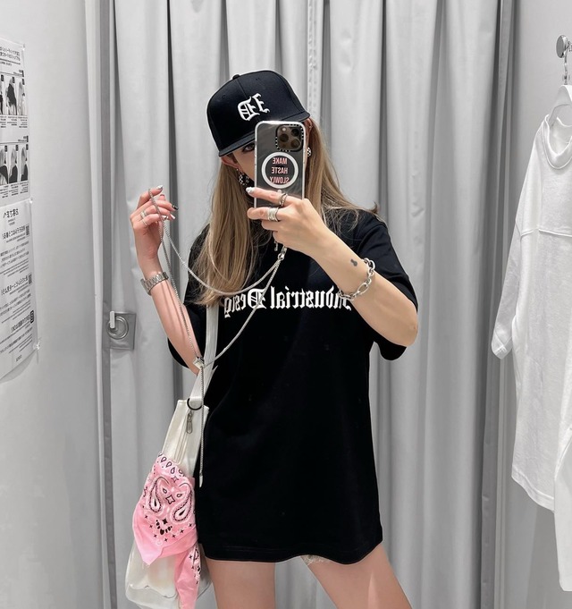 ID Black Letter Tシャツ  (Black)