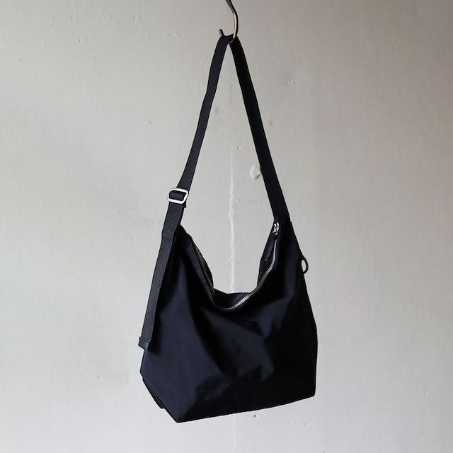 Brick (ブリック) Shrink Nylon ZIp Shoulder [Black] ショルダーバッグ