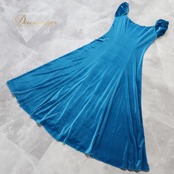 フラダンス 衣装 CC Fashions CCファッション ワンピース ドレス ブルー系 ハワイ製 ワンカラー ベロア 無地 光沢 上品 きれい 高級感 かわいい 華やか 鮮やか 明るい 爽やか 青 水色 ハワイアン アロハ フラ ダンス レッスン 練習