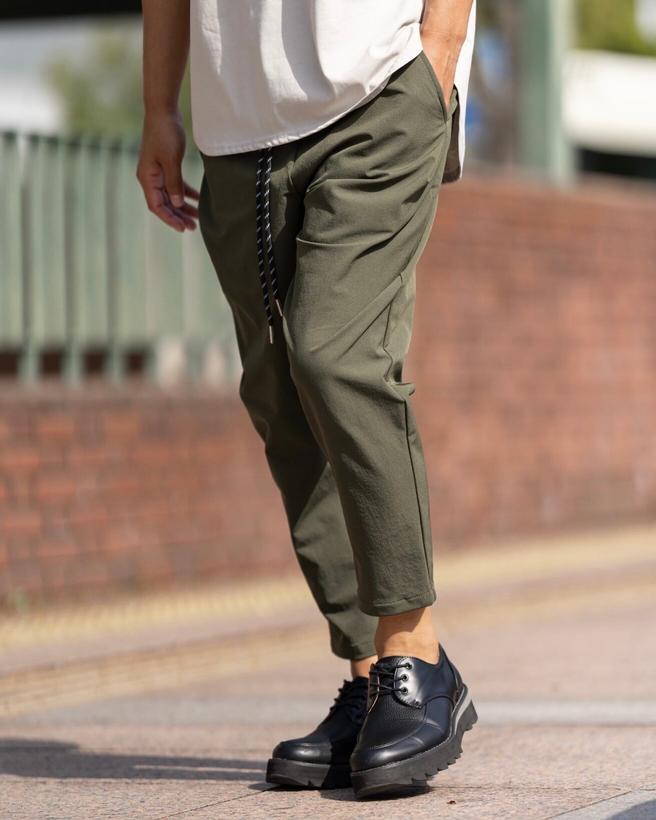 新品タグ付き　STRETCH NYLON TAPERED PANTS