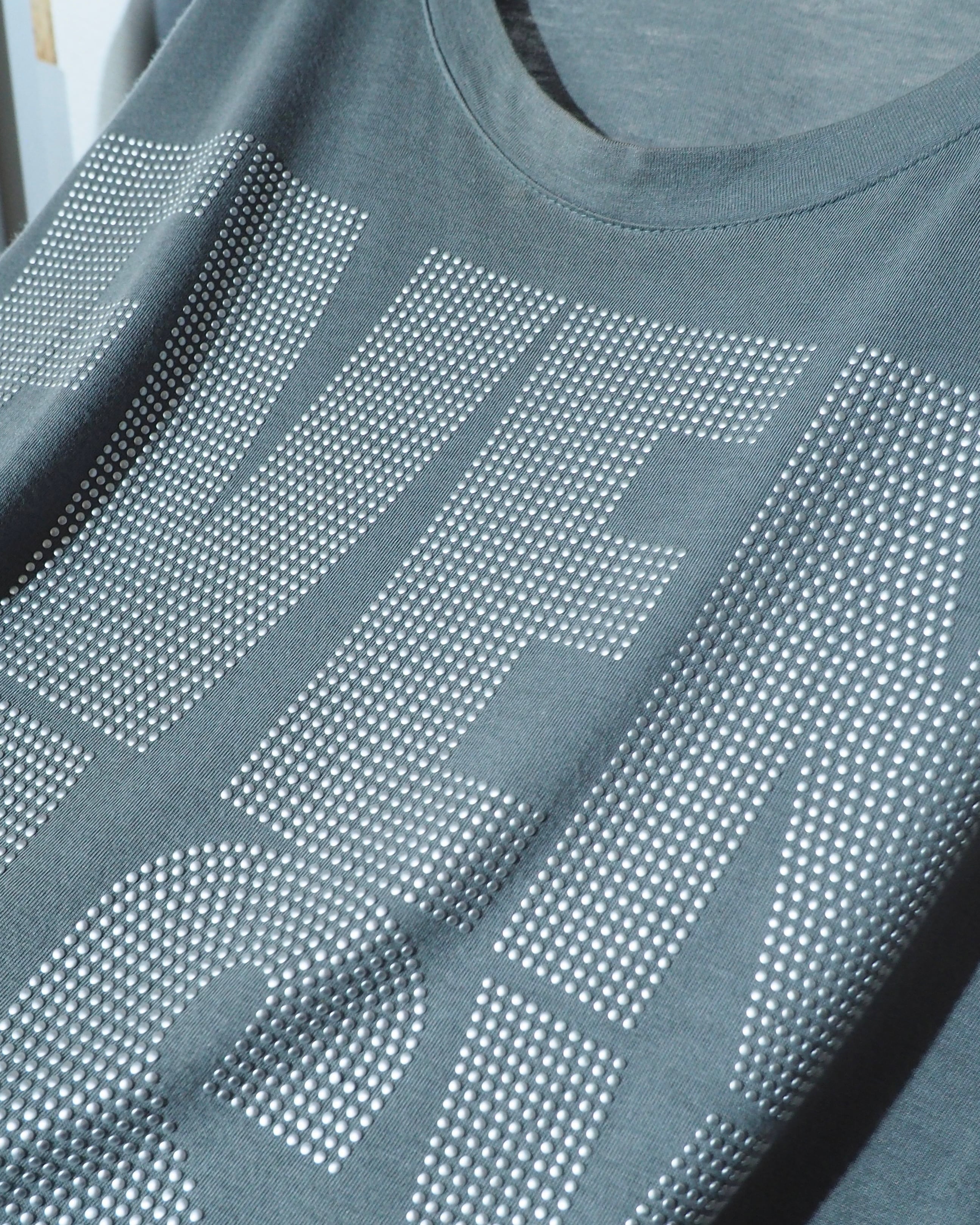 ” glamb - EVEN EASY PIECES ” Dot Font printed Long sleeve Tee