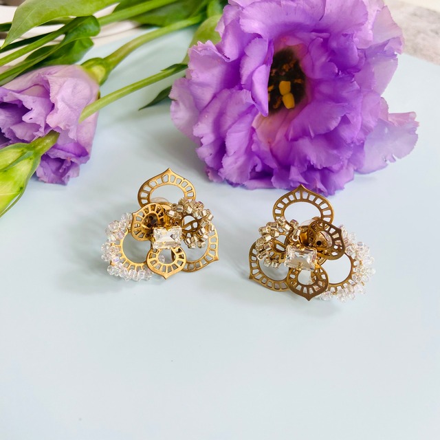 グレイスフルメタルフラワーピアス／イヤリング