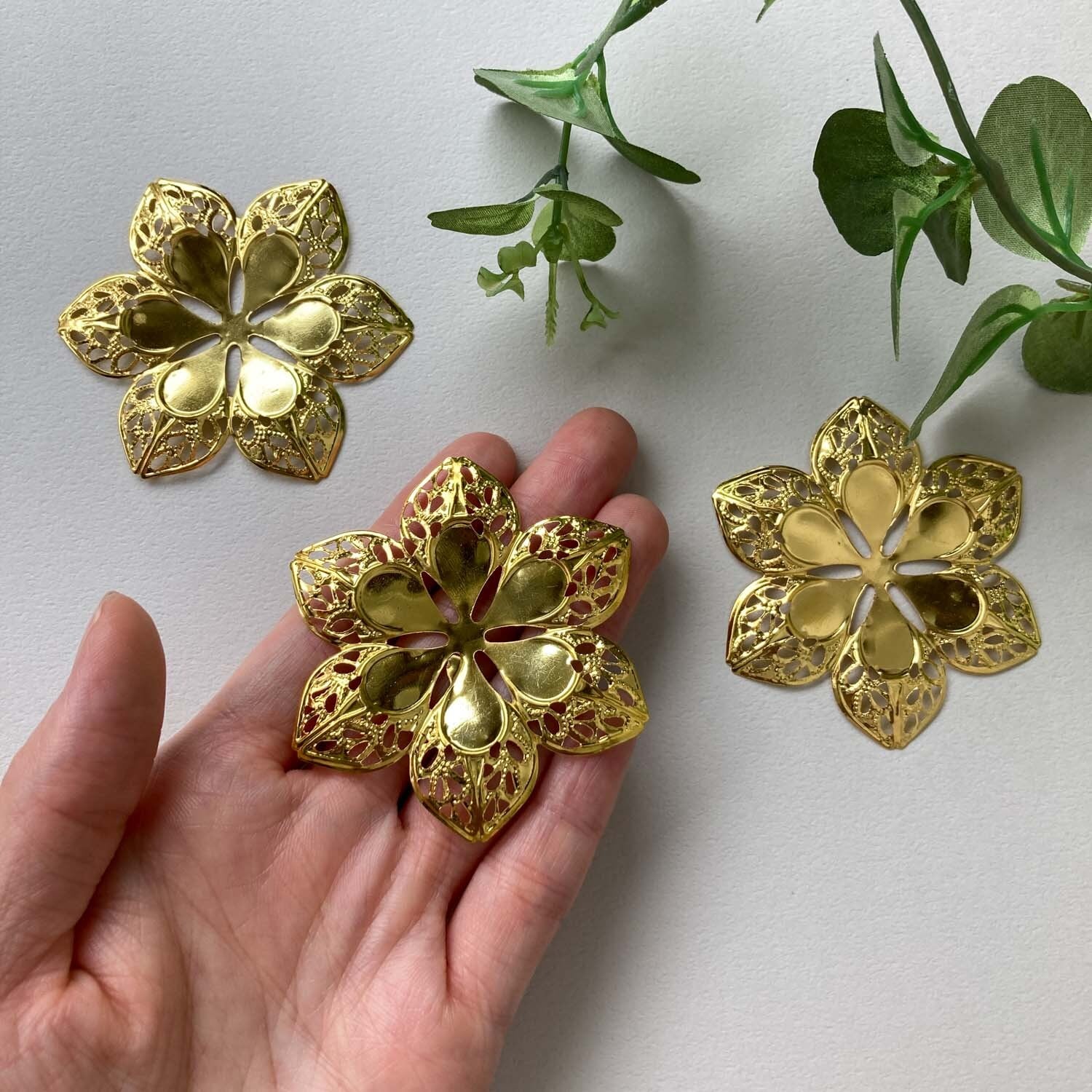 6弁花透かし模様メタルパーツ | Dua-アクセサリーパーツショップ