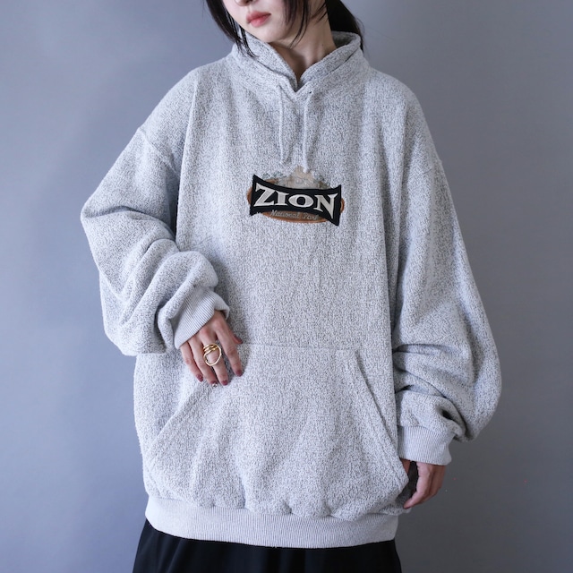 "刺繍"one point design over silhouette design sweatshirt