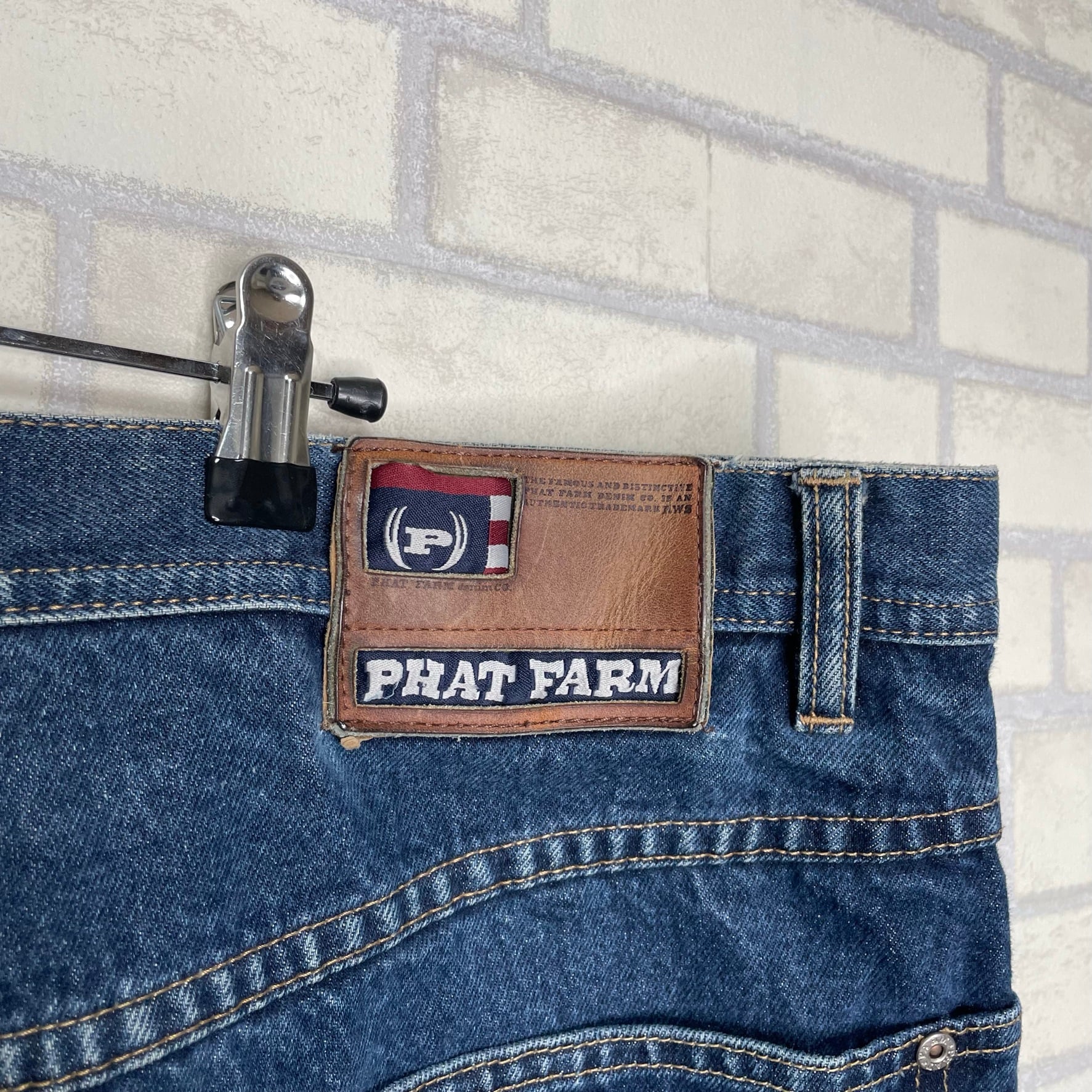 W42×L34】PHAT FARM デニムパンツ ブランドタグ 革パッチ | 古着屋OLDGREEN