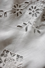 フランス 麻ローン 白星と白花の小宇宙とクッションカバー アンティーク