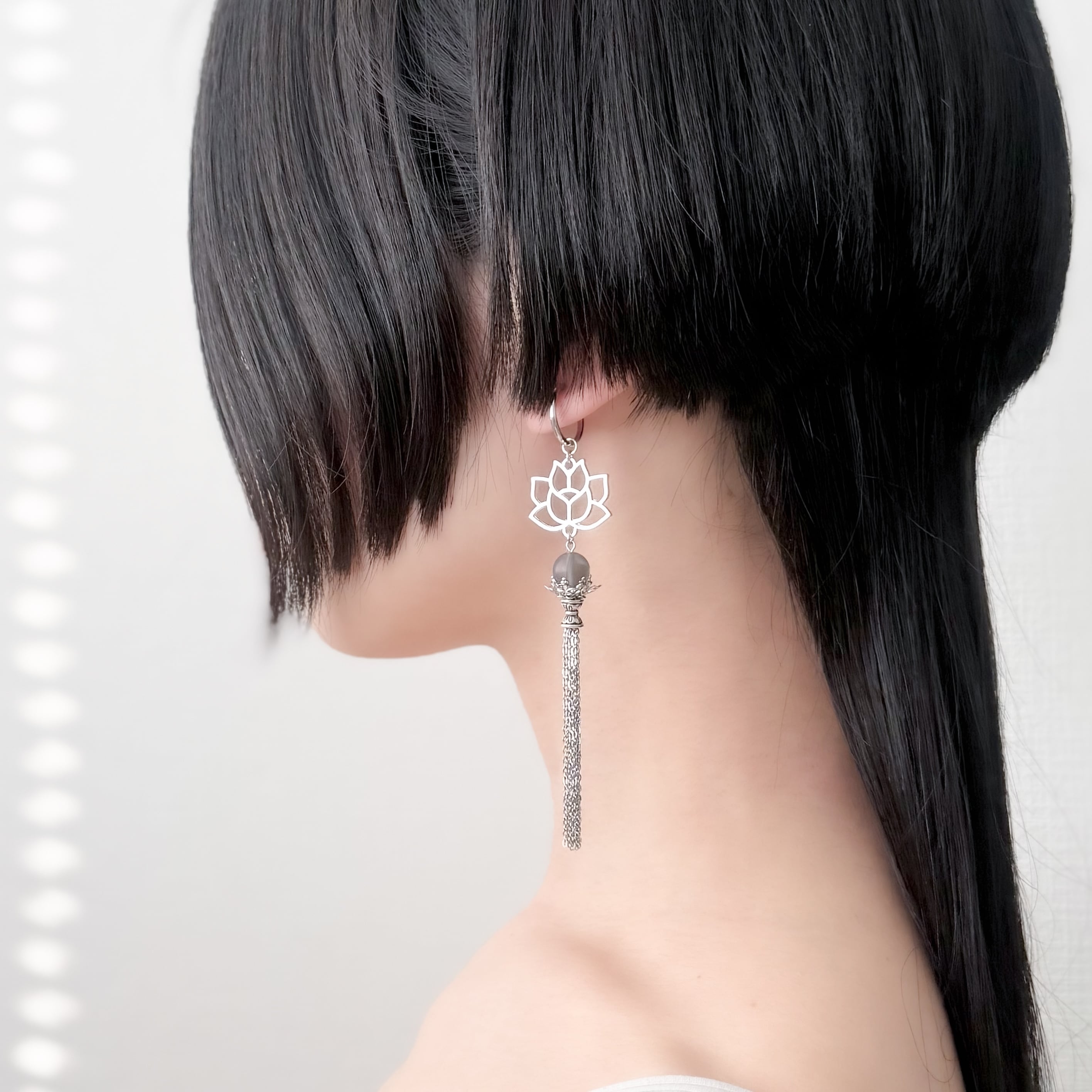 片耳分】metal lotus チェーンタッセル 片耳ピアス/イヤリング | usomuso