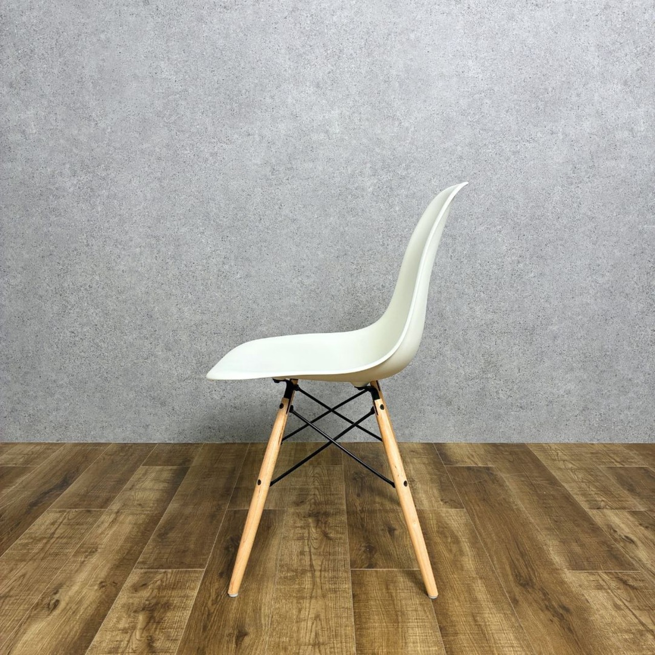 Herman Miller Eames Molded Plastic Side Shell Chair ハーマンミラー イームズ プラスチックサイドシェルチェア【中古】【200サイズ】