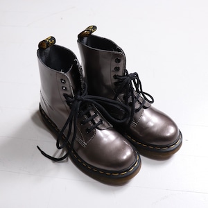 2000s " Dr.Martens "  1460 8ホールブーツ　Metalic Greige Leather k235