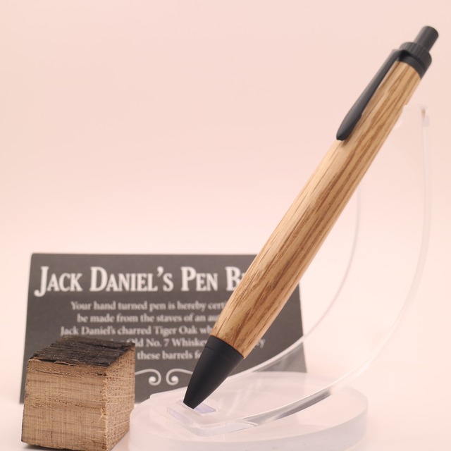 ウィスキー樽（ジャックダニエル）オーク × マットブラック｜木の質感を楽しむ木軸ペン｜ボールペン or シャーペン　251233