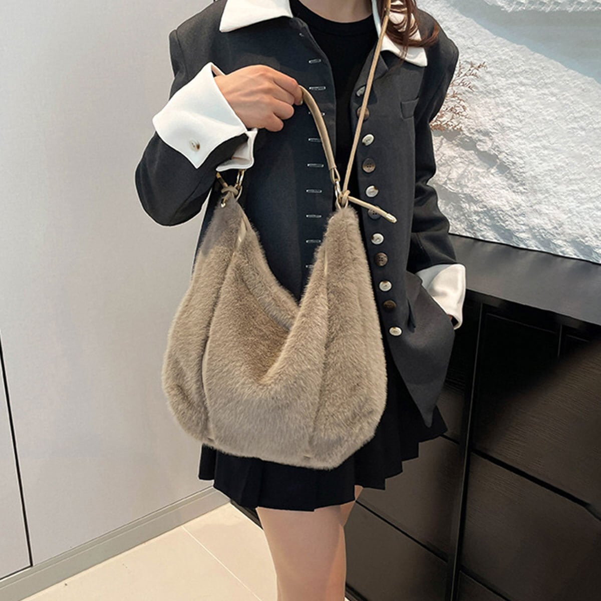 トートバッグ ファー バッグ レディース 秋冬 大容量 軽量 A4 ふわふわ もこもこ きれいめ 大人 かわいい おしゃれ エコファー 斜め掛け ショルダーバッグ 大人可愛い 大人女子