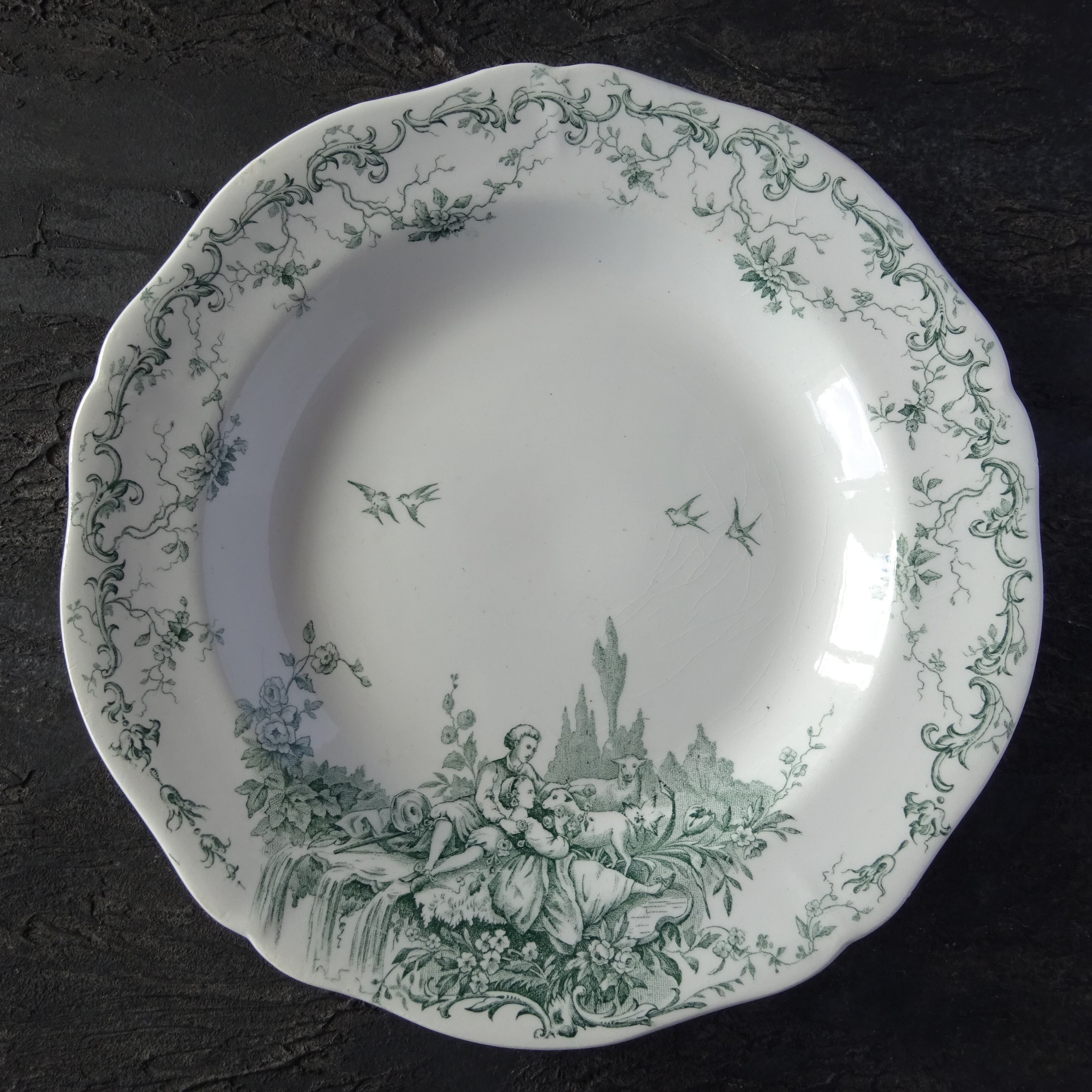 ☆TERRE de FER PORCELAINE OPAQUE DE GIEN modèle 《IDYLLE》 assiette demi creuse (A)
